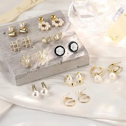 Boucles d'Oreilles Clous Élégantes en Perle Artificielle Camélia Cœur pour Femmes Avec Tige en Argent Sterling 925 Plaqué Or