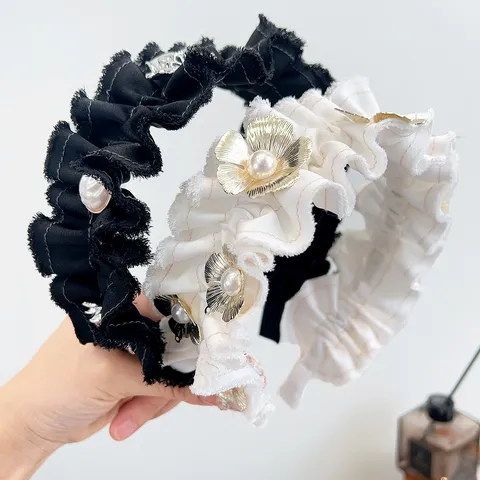 Serre-Tête Plissé Haut de Tête pour Femmes Noir Blanc Élégant Fleur Perle Artificielle Bandeau Doux Vintage Choucou Accessoires Cheveux
