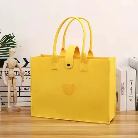 Bear Pattern Embossed Felt Handbag Large Capacity Women Tote Bag Portable Lunch Storage Shopping Bag Minimalist Handbag