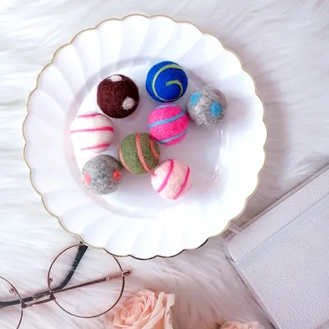 Handgemaakte Kleurrijke Wollen Viltballen Kerstboomversieringen Gestreepte Spiraal DIY Knutseldecoratie