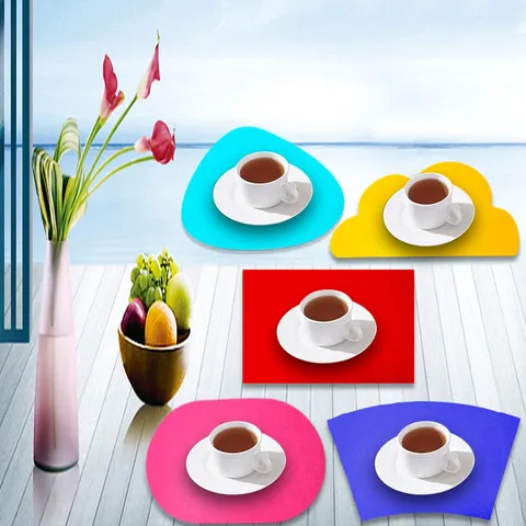 Christmas Felt Placemat Hollow Design Heat Resistant Table Mat Kitchen Dining Room Holiday Party Decor Tabletop Ornament