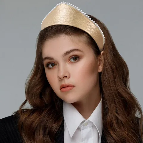 Diadema de Perlas Corona Estilo Tudor Vintage Ajustable de Cuero PU Acolchada Accesorio de Pelo Retro Palacio para Mujeres Fiesta