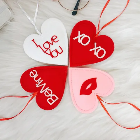 Decorazioni Appese a Forma di Cuore in Feltro di San Valentino Romantici Ornamenti Rossi Bianchi Rosa per Matrimonio Festa Anniversario Casa Regalo