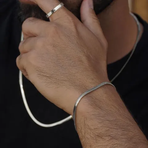 Herren Minimalistisches Edelstahl Schmuckset Mit Flacher Schlangenkette Halskette Passendem Armband Und Poliertem Offenem Ring Geschenk