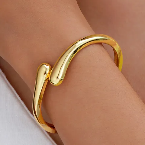 Bracelet Jonc Ouvert Profilé Goutte d'Eau en Alliage de Mode Texture Métallique Polie Exagérée Bijoux de Main à Ressort pour Femme Fête Quotidien