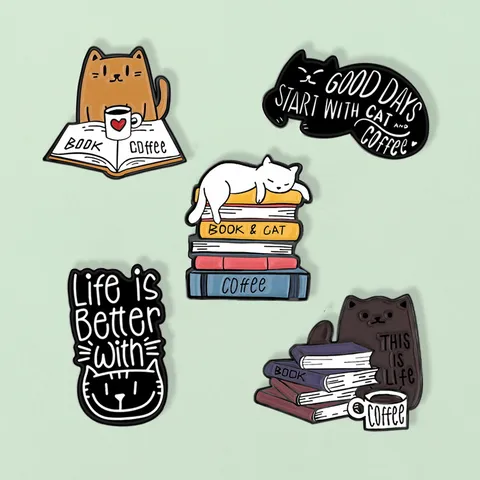 Süße Cartoon Katze Buch Kaffee Emaille Brosche Pin Set Design Vielseitige Legierung Abzeichen Pins Für Kleidung Rucksack Dekoration Schmuck Geschenke Für Herren Damen