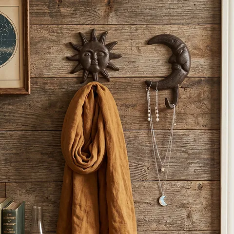Crochets Muraux Rétro en Fonte Soleil Lune Décoratifs en Métal Visage Porte-Manteau Chapeau Clé pour Entrée Salon Décoration de la Maison