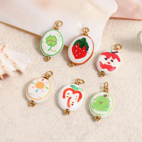 Cartoon Frucht Keramik Oval Charms Für DIY Schmuckherstellung Bemalte Erdbeere Sonne Karotte Vierblättriges Kleeblatt Keramik Anhänger Zubehör