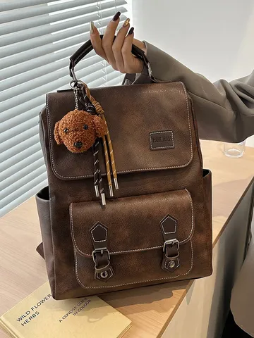 Zaino da Donna in Stile Preppy Retrò Grande Capacità in Pelle PU Borsa da Scuola Fashion Zaino da Viaggio con Ciondolo in Peluche