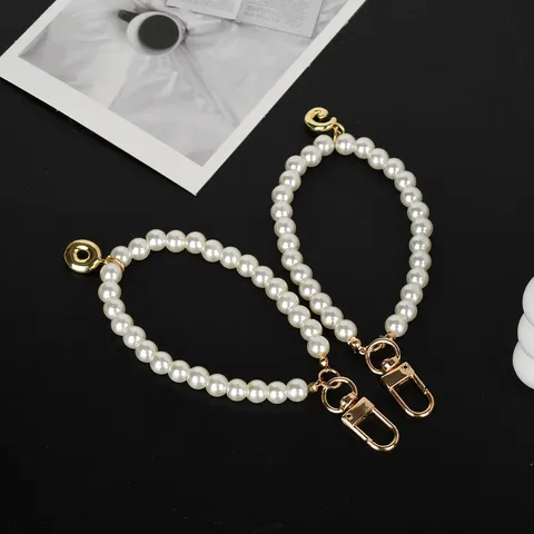 Koreaanse Mode Witte Kunstparel Gouden Letter Sleutelhanger Telefoonkoord Zinklegering Engelse Letter A-Z Hanger Vrouwen Meisje