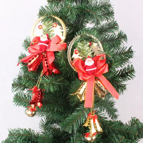 Ornamento Natalizio da Appendere con Campana Fiocco Rosso Figura di Babbo Natale e Aghi di Pino Artificiali per Albero