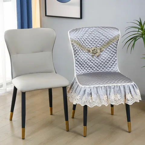 Housse de Chaise Matelassée Épaissie Antidérapante Protecteur de Chaise de Salle à Manger avec Broderie de Volants en Dentelle