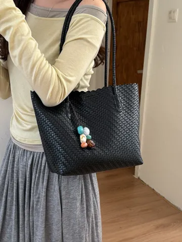 Bolso Tote Tejido Estilo Coreano para Mujer Gran Capacidad Bolso de Mano de Cuero PU Suave Bolso de Hombro de Axila con Borde Ondulado y Colgante Colorido