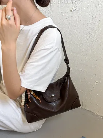 Koreanischer Stil Weiches PU-Leder Patchwork Tragetasche Für Damen Lässig Pendler Schulter Umhängetasche Mit Perlenanhänger Handtasche