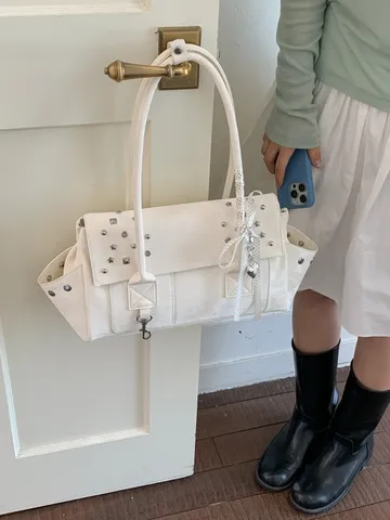 Nischendesign Moto Nieten Tragetasche PU Leder Stern Niete Schulter Umhängetasche Herz Anhänger Polka Dot Bogen Damen Handtasche