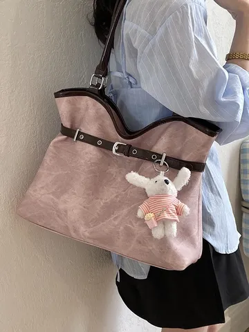 Grand Sac Cabas en PU pour Femmes Sac à Bandoulière Décontracté Avec Décoration de Boucle et Pendentif en Peluche Sac à Main de Mode