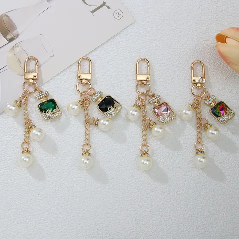 Fashion Artificial Pearl Rhinestone Perfume Bottle Keychain Pendant Women Girly Bag Charm Key Ring Jewelry Gift Accessory