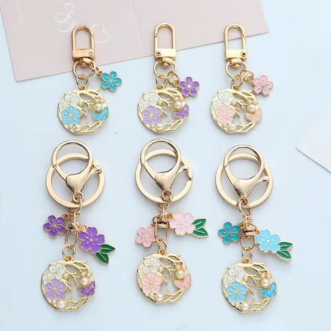Fresh Cherry Blossom Pearl Wreath Keychain Metal Enamel Sakura Butterfly Bag Pendant Women Jewelry Accessory Gift