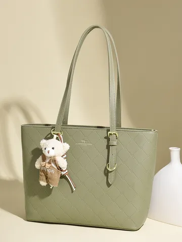 Bolso Tote Acolchado Retro para Mujer Gran Capacidad de Cuero PU Bolso de Hombro Con Colgante de Oso Bolso de Viaje Elegante