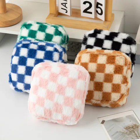 INS Style Checkerboard Plush Storage Bag Large Capacity Polyester Faux Fur Makeup Pouch Portable Sanitary Napkin Organizer For Women