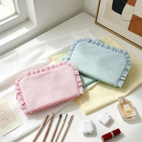 Bolsa de Maquillaje a Rayas de Seersucker Estilo Ins Con Borde de Volantes Neceser de Cosméticos Portátil Minimalista Para Mujeres