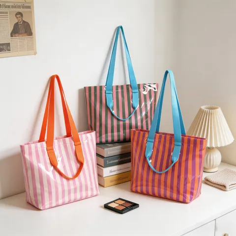 Damen Gestreift PVC Tote Bag Große Kapazität Lässig Umhängetasche Kontrast Gurtbandgriffe Wasserdicht Reise Einkaufstasche Alltag Pendeln
