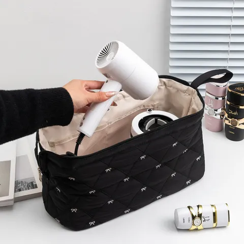 Bolsa de Cosméticos de Viaje Acolchada con Bordado de Mariposa Organizador de Aseo de Gran Capacidad Bolsa de Almacenamiento Portátil para Mujer
