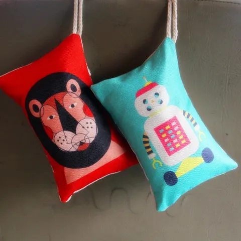 Bolsa de Purificación de Aire de Carbón de Bambú de Dibujos Animados Absorbente de Humedad Colgante para Desodorante de Coche de Lino de Algodón