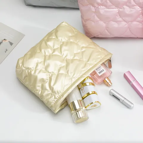 Bolsa de Cosméticos Acolchada de Corazón y Lazo Gran Capacidad Organizador de Viaje de Cuero PU Bolsa de Maquillaje Mujer