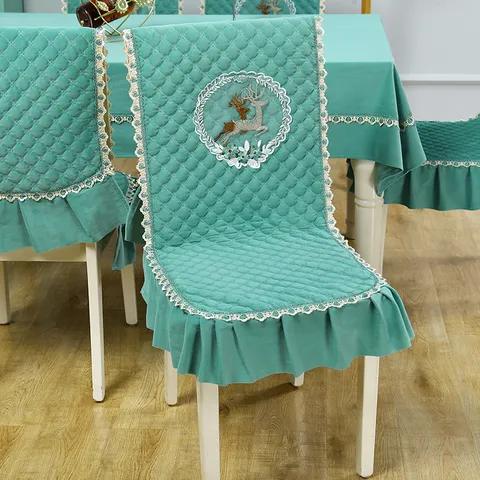 Gesteppter Samt Esszimmerstuhlbezug und Tischtuch Set mit Hirsch-Stickerei und Spitzenbesatz für die Dekoration von Küche und Esszimmer