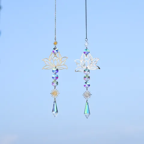 Acchiappasole in Cristallo di Loto in Metallo Campanello a Vento Ornato Sospeso Prisma Creatore di Arcobaleno Per Finestra Giardino Decorazione Casa