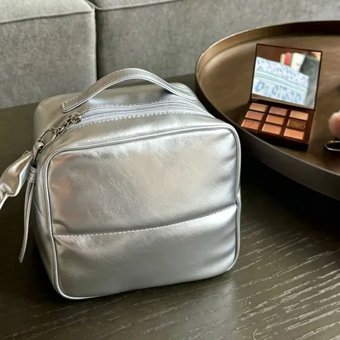 Large Capacity Portable Makeup Bag PU Leather Metallic Silver Cosmetic Organizer With Mirror Waterproof Travel Case Folding Storage Bag For Women