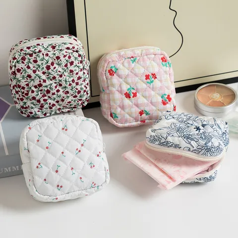 Cute Quilted Floral Makeup Bag Portable Zipper Coin Purse Sanitary Pad Storage Pouch Women Cosmetic Bag