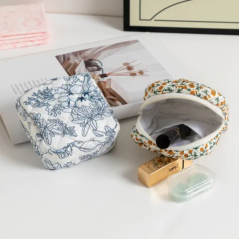 Cute Quilted Floral Makeup Bag Portable Zipper Coin Purse Sanitary Pad Storage Pouch Women Cosmetic Bag