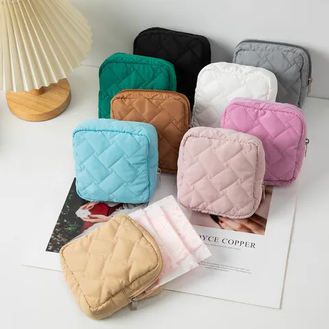 Modern Minimalistisch Gesteppt Polyester Quadrat Kosmetiktasche Reißverschluss Damenbinden Aufbewahrungstasche Für Damen Reisen Kosmetiktasche Lippenstift Tasche Ästhetische Accessoires Tasche