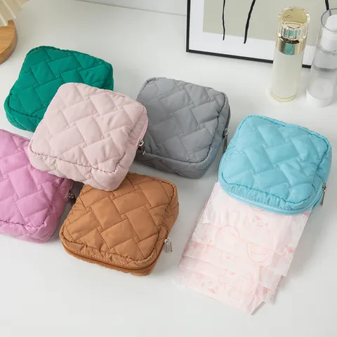 Modern Minimalistisch Gesteppt Polyester Quadrat Kosmetiktasche Reißverschluss Damenbinden Aufbewahrungstasche Für Damen Reisen Kosmetiktasche Lippenstift Tasche Ästhetische Accessoires Tasche