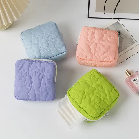 Portamonete Trapuntato a Fiori Carino Morbida Borsa di Stoccaggio per Assorbenti in Poliestere Pochette per Trucco Quadrata con Cerniera in Colore Caramella per Donna