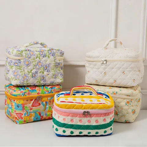 Large Capacity Quilted Makeup Bag Floral Print Portable Cosmetic Organizer Handheld Toiletry Bag Travel Storage Pouch