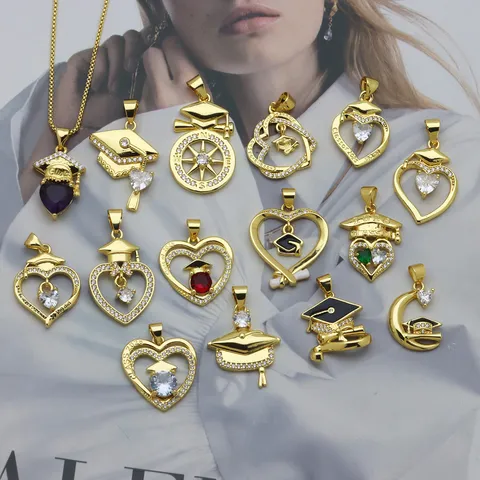 Colgante de Birrete de Graduación de Corazón Hueco Chapado en Oro de Cobre de Moda Diamante de Imitación Calado Brújula Amor Joyería de Ceremonia Académica Regalo