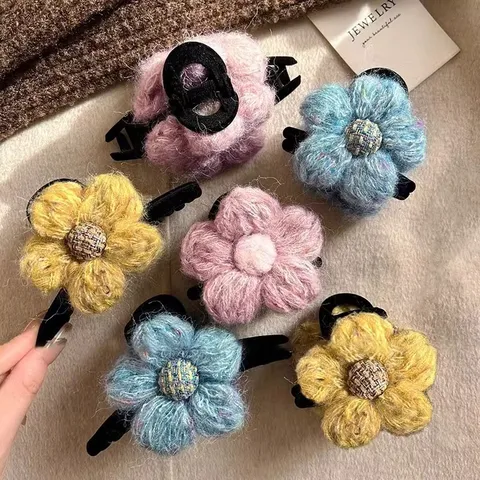 Winter Plüsch Blumen Haarkralle Für Damen Weich Groß Mittel Shark Clip Koreanischer Stil Florale Haarnadel Haarschmuck
