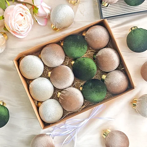 Ornements d'Arbre de Noël Boules Suspendues en Plastique Recouvertes de Velours pour Décoration de Scène de Fête Maison