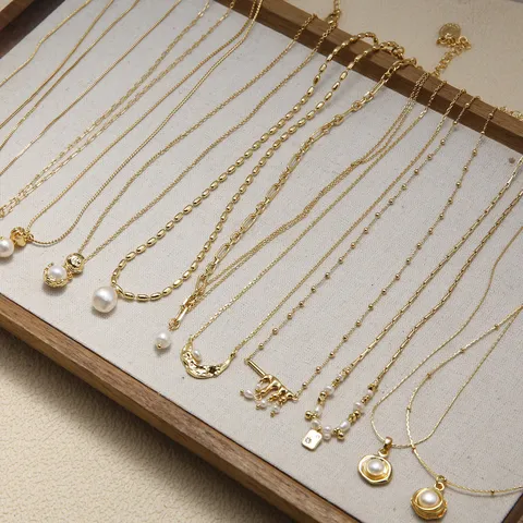 Elegante Collana Con Ciondolo in Perla d'Acqua Dolce di Rame Design Della Luna Girocollo Placcato Catena Perle Donna Gioielli