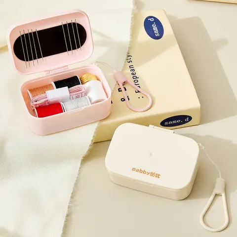 Boîte à Couture en Plastique Portable Avec Porte-Aiguille Magnétique Boîte de Rangement Portable Pour Maison DIY