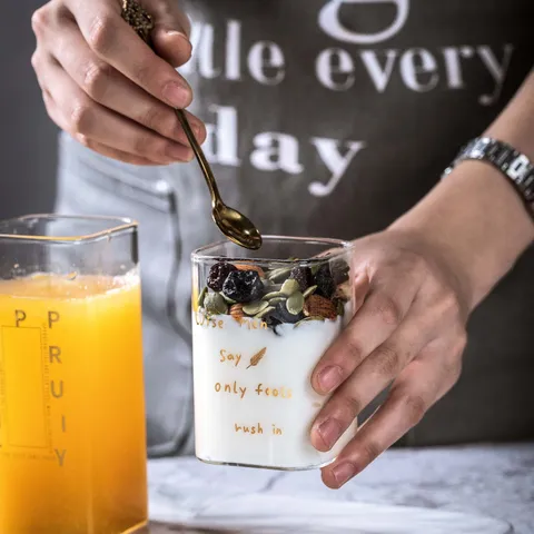 Kreativer Transparenter Borosilikatglas Quadratischer Wasserbecher Mit Goldenem Buchstabenprint Milch Saft Drink Glas Becher