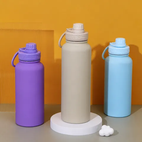 Bouteille d'Eau de Sport en Acier Inoxydable Flacon de Voyage Isotherme Portable Avec Poignée et Housse en Silicone pour Extérieur