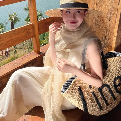Women Mulberry Silk Wool Scarf Lightweight Elegant Gauze Shawl Wrap Soft Vintage Solid Color Large Scarf For All Seasons Daily Accessory
