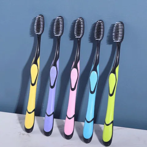 Brosse à Dents Souple au Charbon de Bambou pour Adultes Outil de Nettoyage Buccal Poignée Ergonomique Multicolore