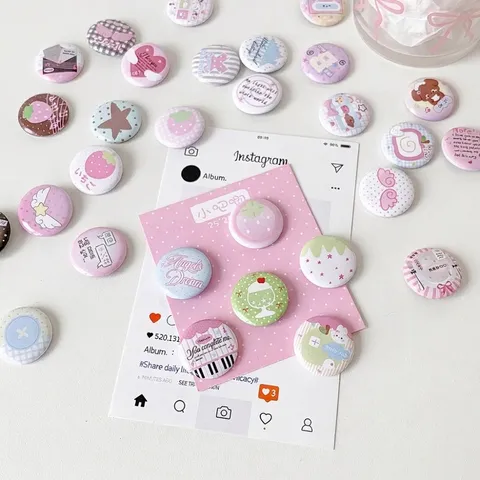 Joli Ensemble de Broches en Alliage de Dessin Animé Badges Ronds Doux Décoration de Vêtements de Sac à Dos Kawaii Esthétique Cadeau de Bijoux