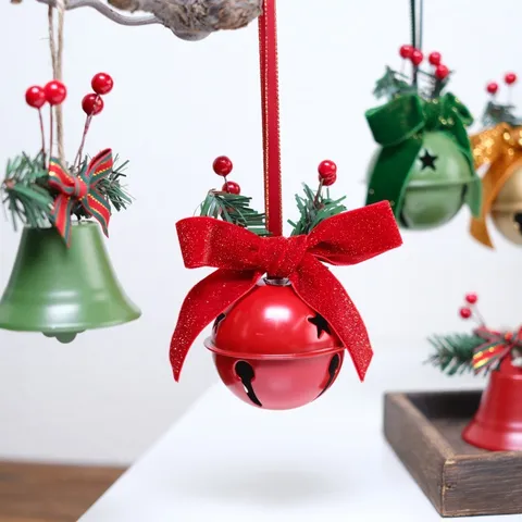 Weihnachts Metall Matte Glocke Ornamente Mit Tannennadeln Beeren Schleife Hotel Fenster Auto Dekor Hängender Anhänger