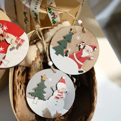 Hölzernes Weihnachts hängendes Ornament Elch Schneemann Weihnachtsmann Runde Holzscheibe Weihnachtsbaum Dekor Feiertag Party Dekoration